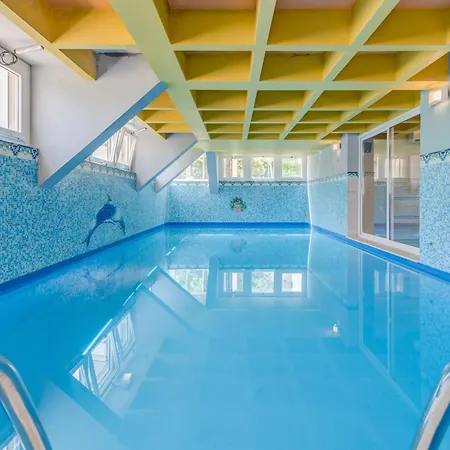 Blue Dolphin Apartment - Private Indoor Pool, Jacuzzi, Garden Split Exterior photo