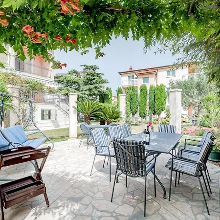 Blue Dolphin Apartment - Private Indoor Pool, Jacuzzi, Garden Split Exterior photo