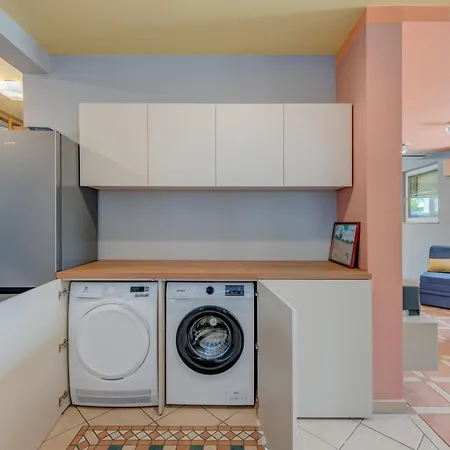 Blue Dolphin Apartment - Private Indoor Pool, Jacuzzi, Garden Split Exterior photo