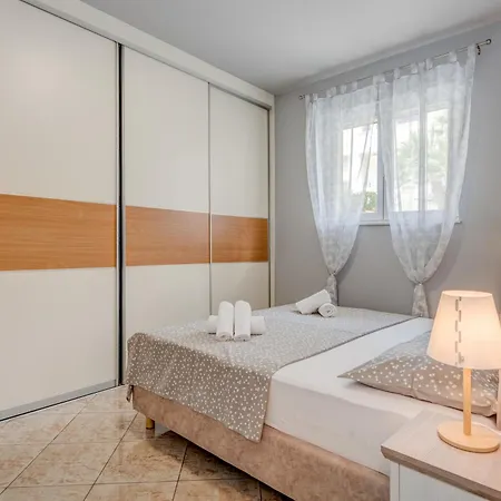 Blue Dolphin Apartment - Private Indoor Pool, Jacuzzi, Garden Split Exterior photo