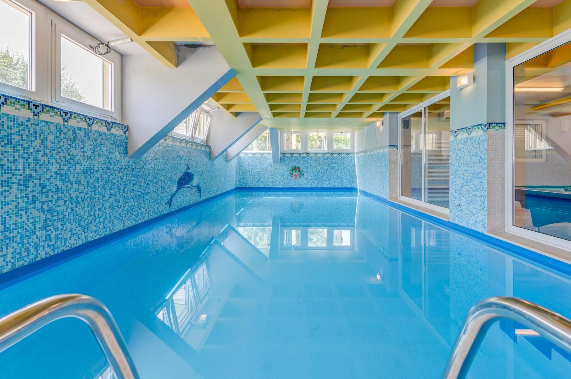 Apartmán Blue Dolphin - Private Indoor Pool, Jacuzzi, Garden