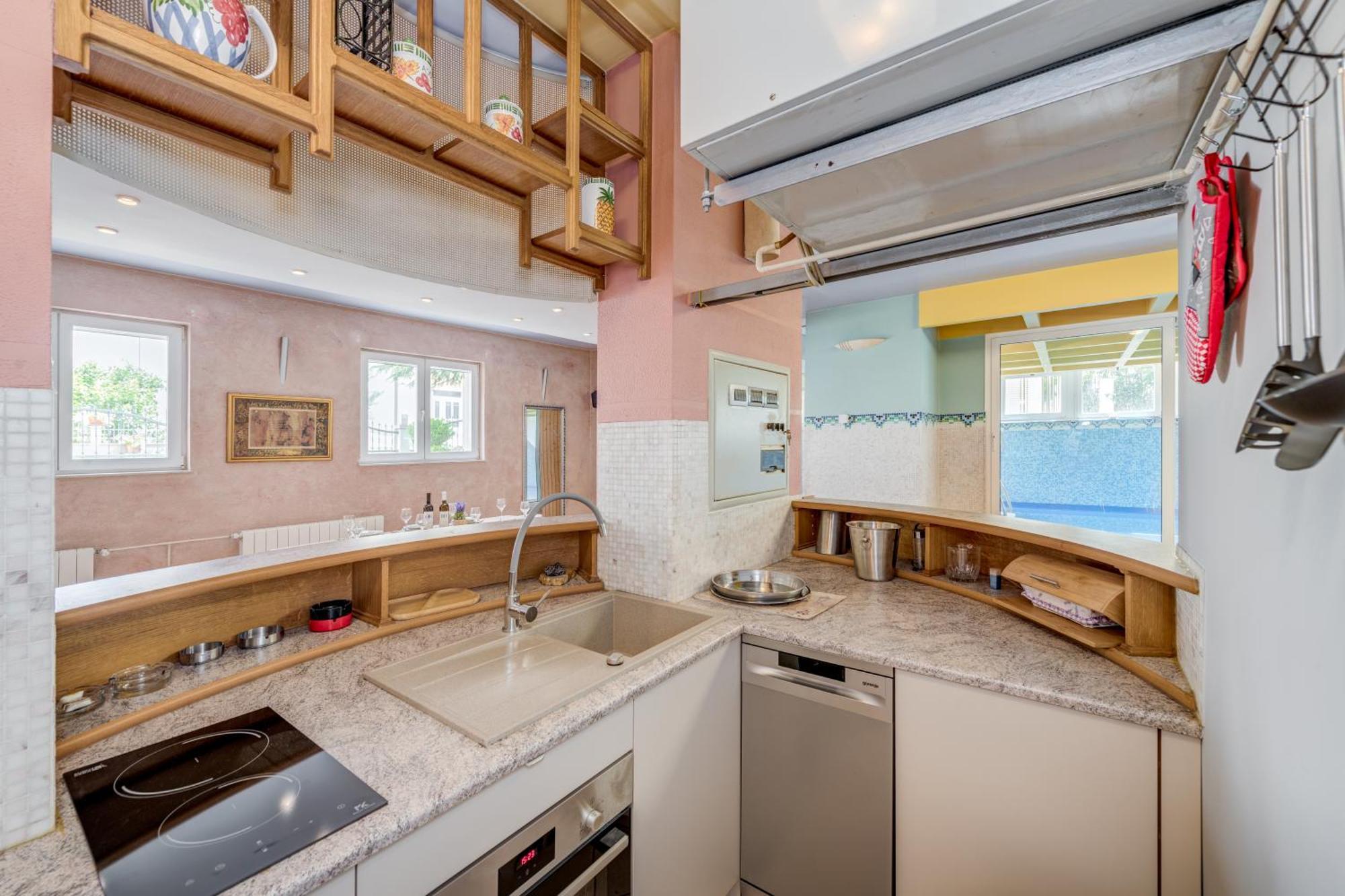 Apartmán Blue Dolphin - Private Indoor Pool, Jacuzzi, Garden