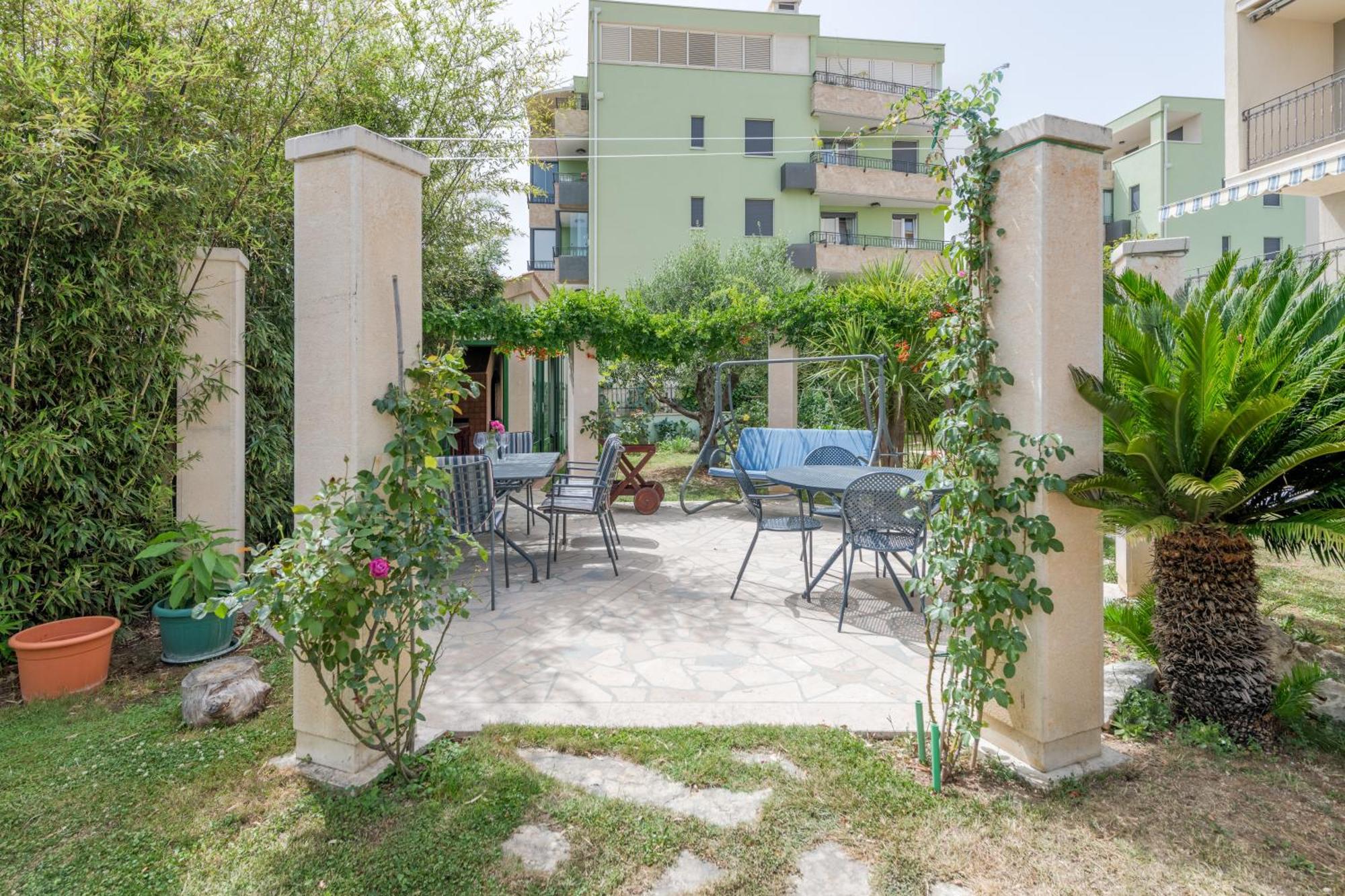 Blue Dolphin - Private Indoor Pool, Jacuzzi, Garden * Split