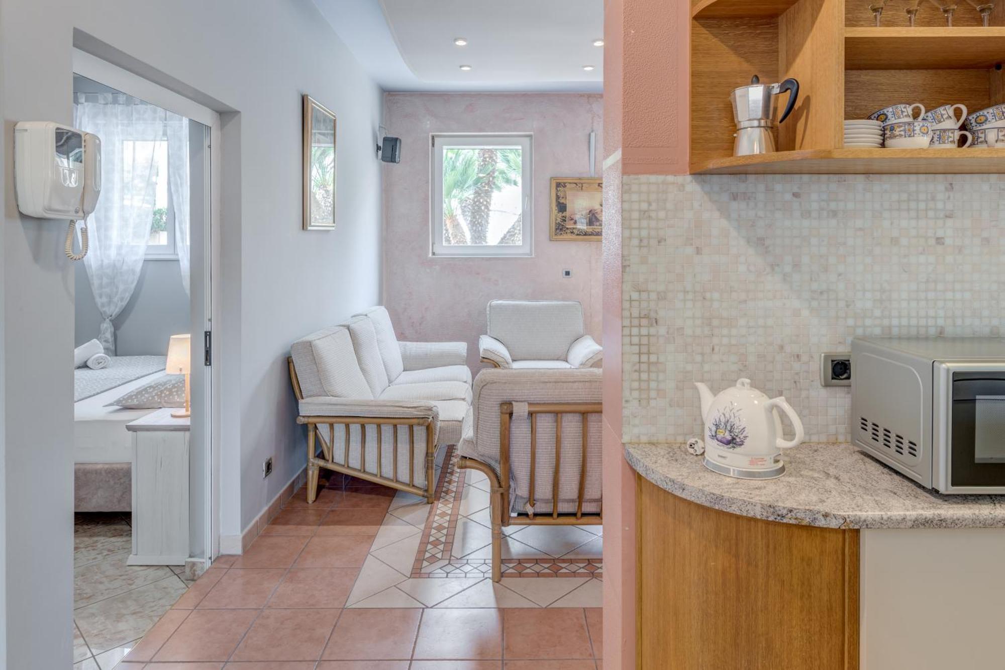 Apartmán Blue Dolphin - Private Indoor Pool, Jacuzzi, Garden