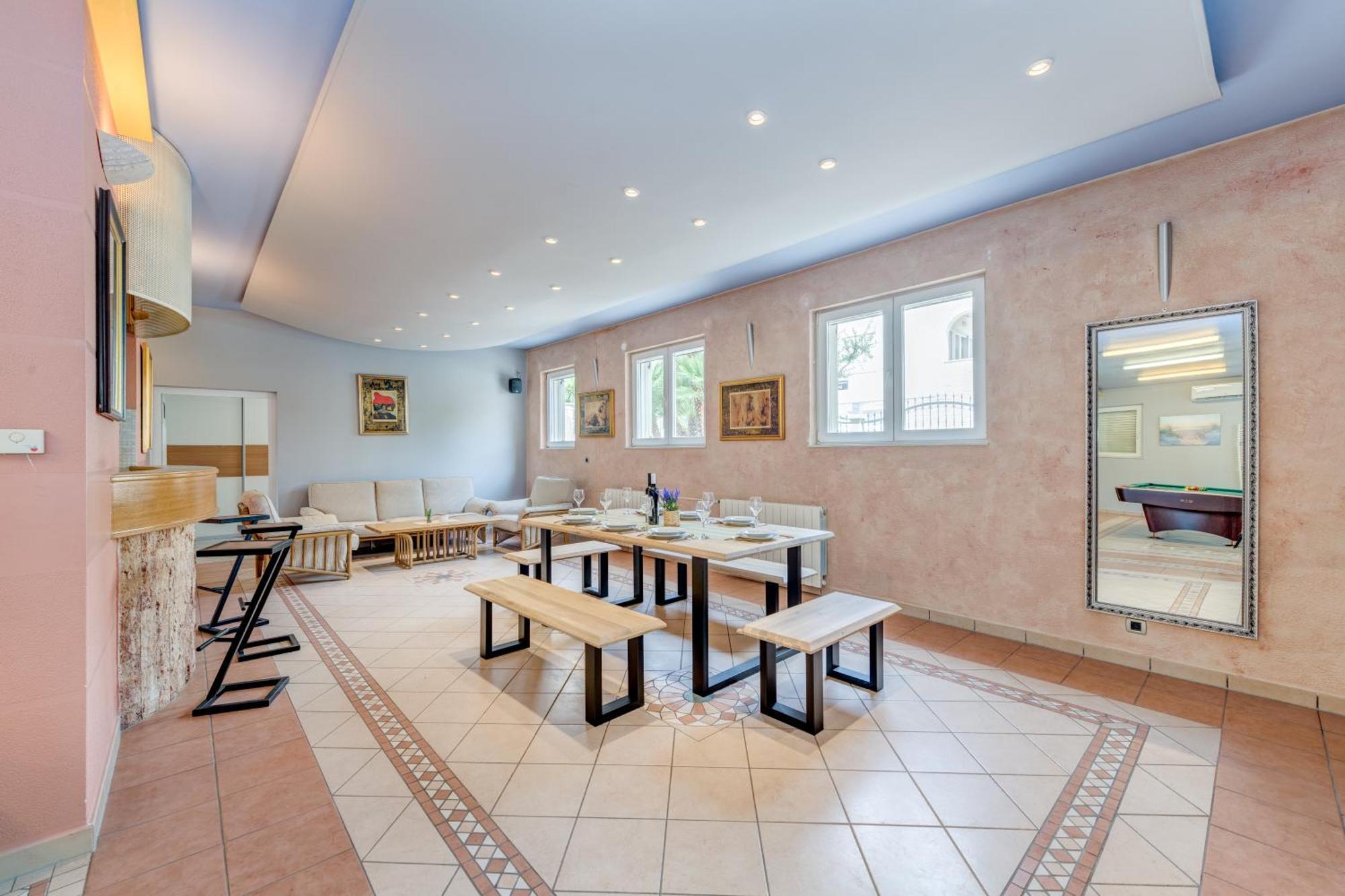 Blue Dolphin - Private Indoor Pool, Jacuzzi, Garden * Split